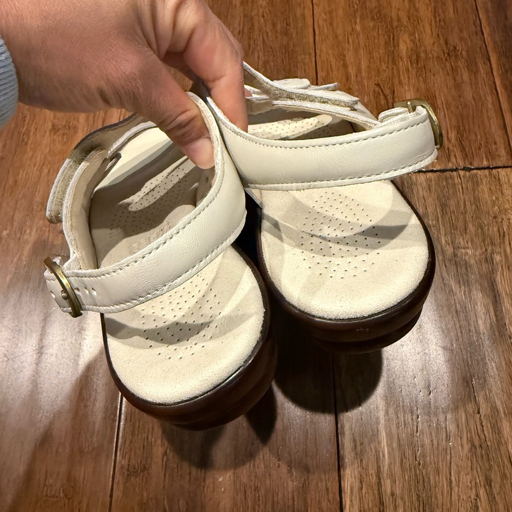 SAS Quatro Slingback Cream Sandals - Picture 4 of 9